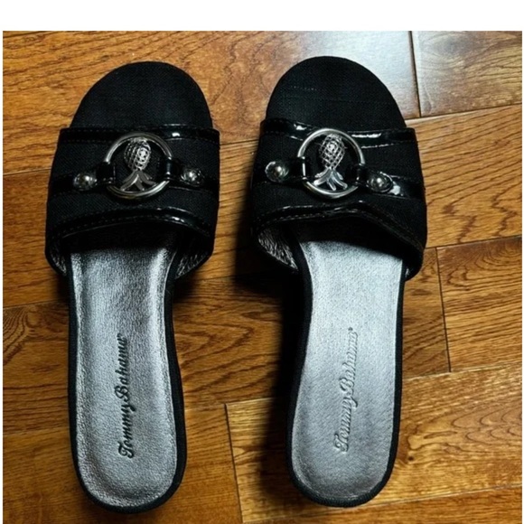 TOMMY BAHAMA BLACK MULE PLATFORM SLIP IN SILVER TONE PINEAPPLE DOCORE SUZE 7.5B - Picture 2 of 7